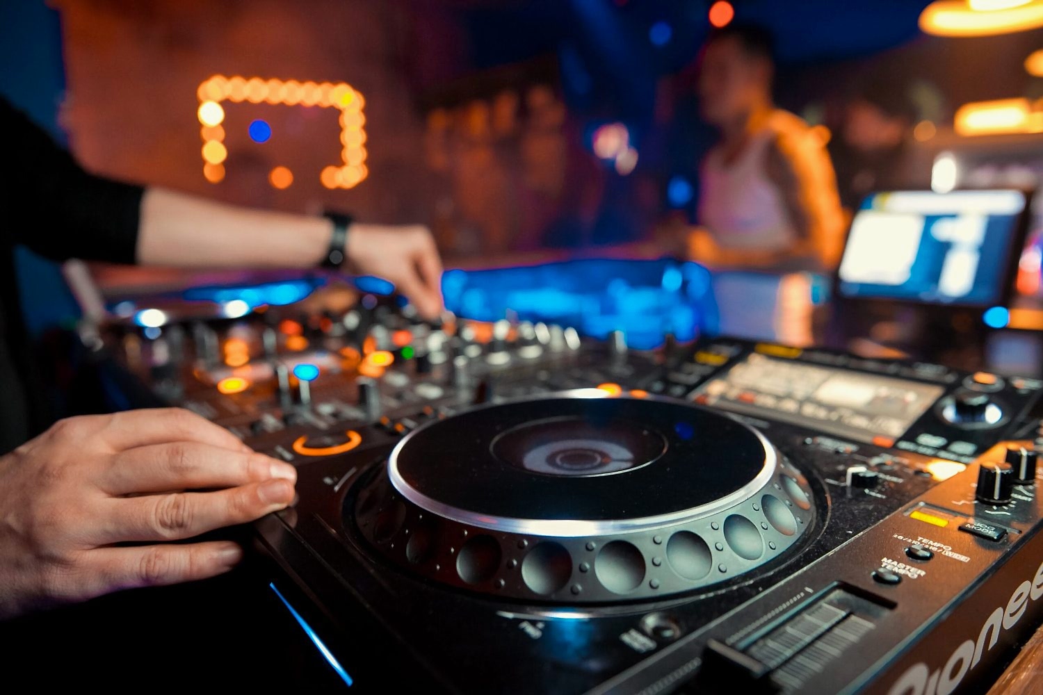 Dj,Console,Cd,Mp4,Deejay,Mixing,Desk,Ibiza,House,Music